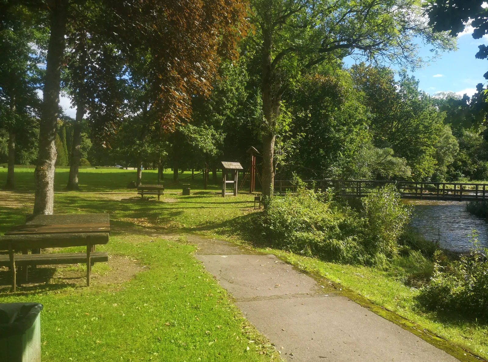 Lakštingalų slėnis — medžių pavėsis